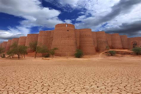 Derawar Fort, A Majestic Desert Citadel Steeped In History!