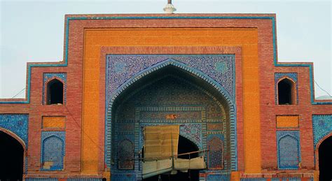 Shah Jahan Mosque: A Monument of Mughal Grandeur and Architectural Splendor!