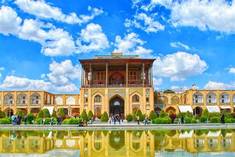  Ali Qapu Palace: A Majestic Tapestry of History and Architectural Brilliance!