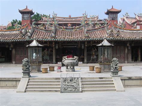 The Confucian Temple of Quanzhou: A Timeless Sanctuary of Serenity and History!