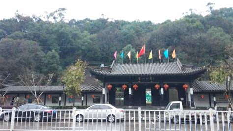 Longshan Park: A Scenic Retreat and Historical Gem in Bengbu!