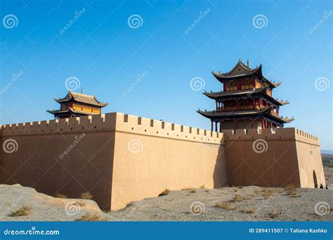 The Great Wall of Jiayuguan: A Majestic Fortress Defying Time and Tides!